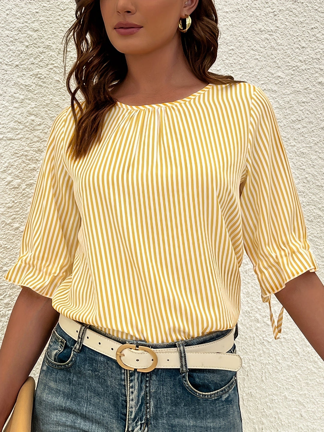 Brena® | Elegantna prugasta bluza s okruglim izrezom i detaljima na gumbi